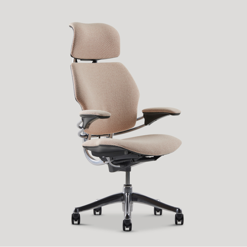 Silla Freedom de Humanscale con reposacabezas ergonómico